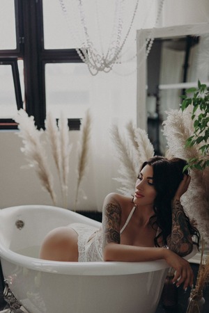 Chloe Escort