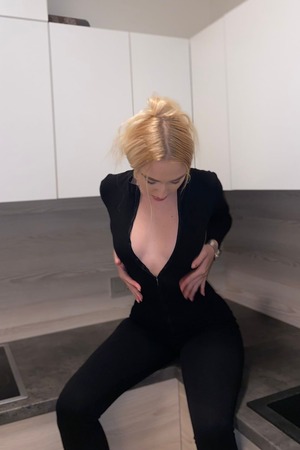 Nikol Escort