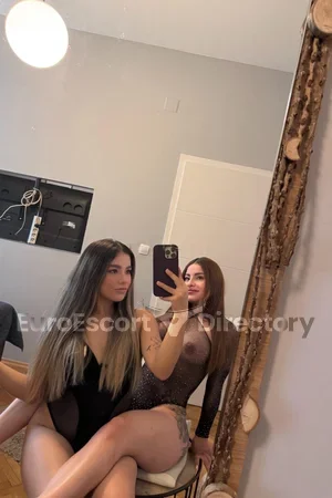 Lili Greta duo with girl