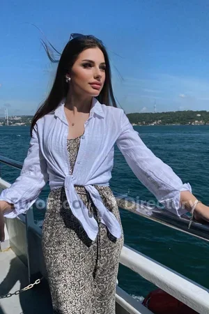 Polina escort
