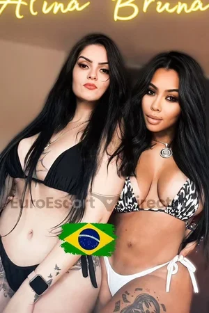 Bruna Paola duo with girl