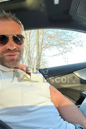 Сэм - бисексуал