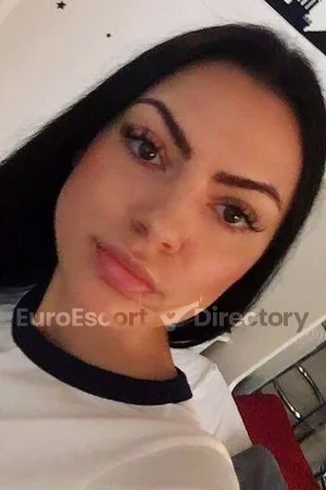 Emma Jeune Euro Escort