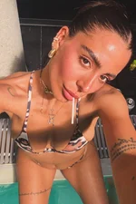 Mia
