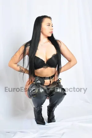 Elenora escort