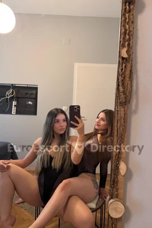 Lili Greta duo with girl
