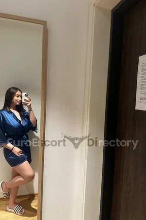 Zhoee Euro Escort