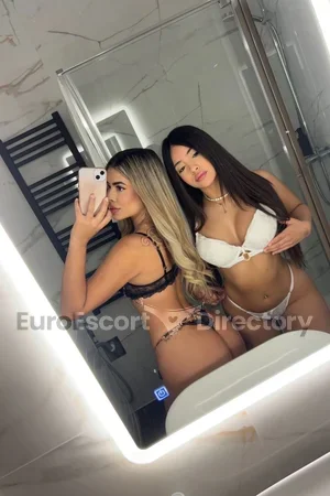 Baby Mel duo with girl