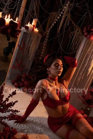 Larisa escort