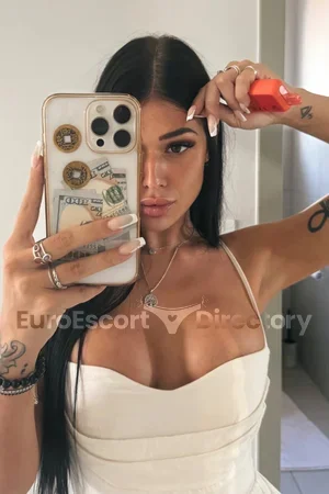 Bella J