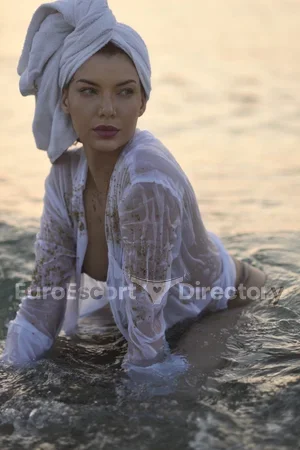 Anaya Euro Escort