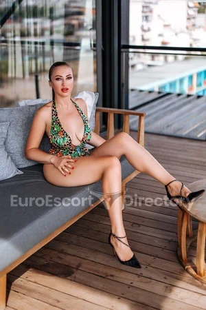 Karolina escort