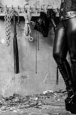 Mistress Amelia Masseuse