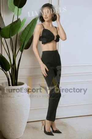 Ella escort