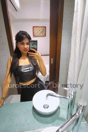 Nadia escort