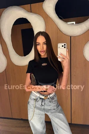 Veesna escort