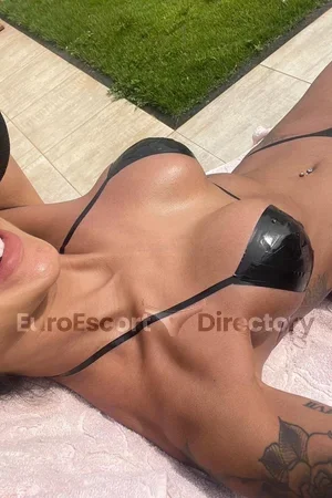 Raquel Buzze