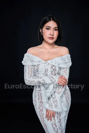 Claire escort