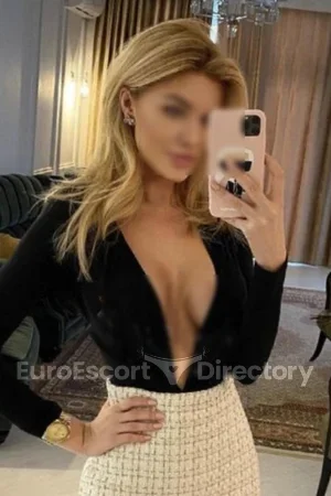 Ella escort