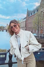 Ava