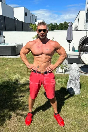 Сэм - бисексуал