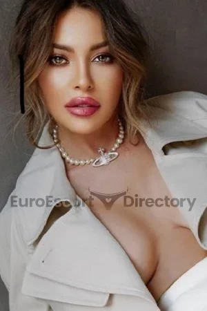 Leya escort