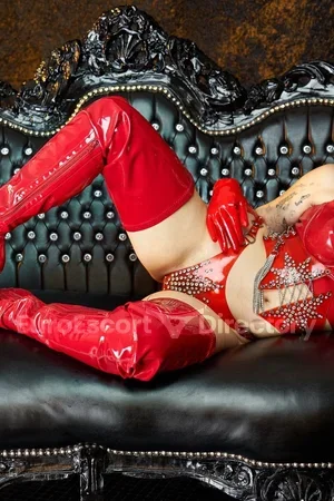 Mistress Amandara