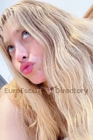 Bella Woolf Euro Escort