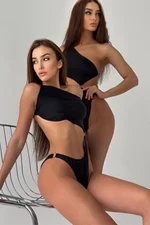 Kira Nika duo with girl