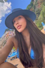 Mia
