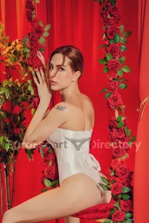 Lara Masseuse