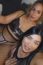Isabella Valeria duo with girl