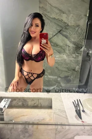 Nicole escort