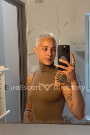 Leika B