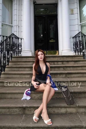Julie escort