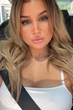 Riana Masseuse