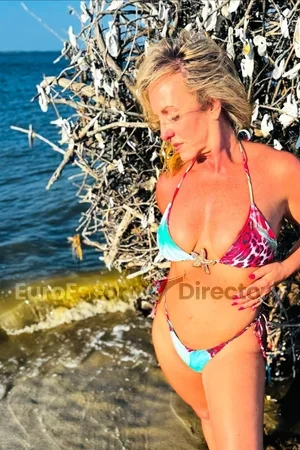 Emely Euro Escort