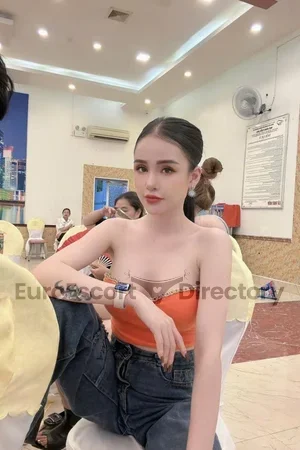 Henny Euro Escort
