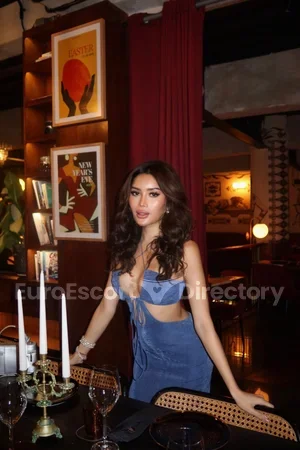 Jeannine escort