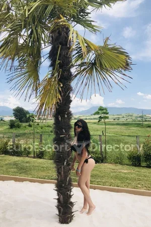 Leq Euro Escort