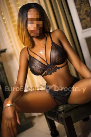 Naomy Euro Escort