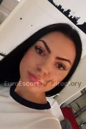 Emma Jeune Euro Escort