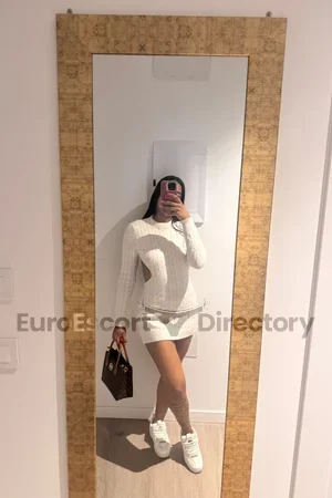 Scarlet Euro Escort