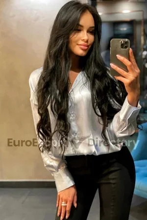 Larisa Euro Escort