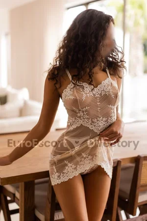 Isabella De Lucas escort