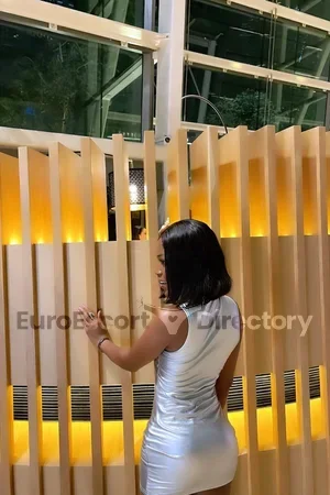 Lyyn escort
