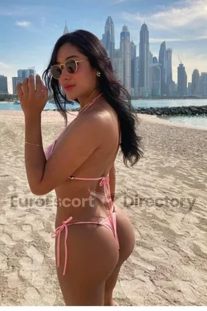 Ella escort