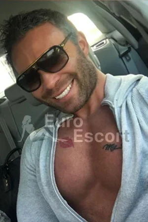 Сэм - бисексуал