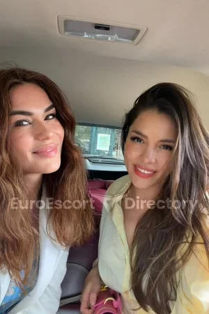 Mia Tina duo with girl