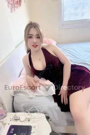 Pe Kaa duo with girl